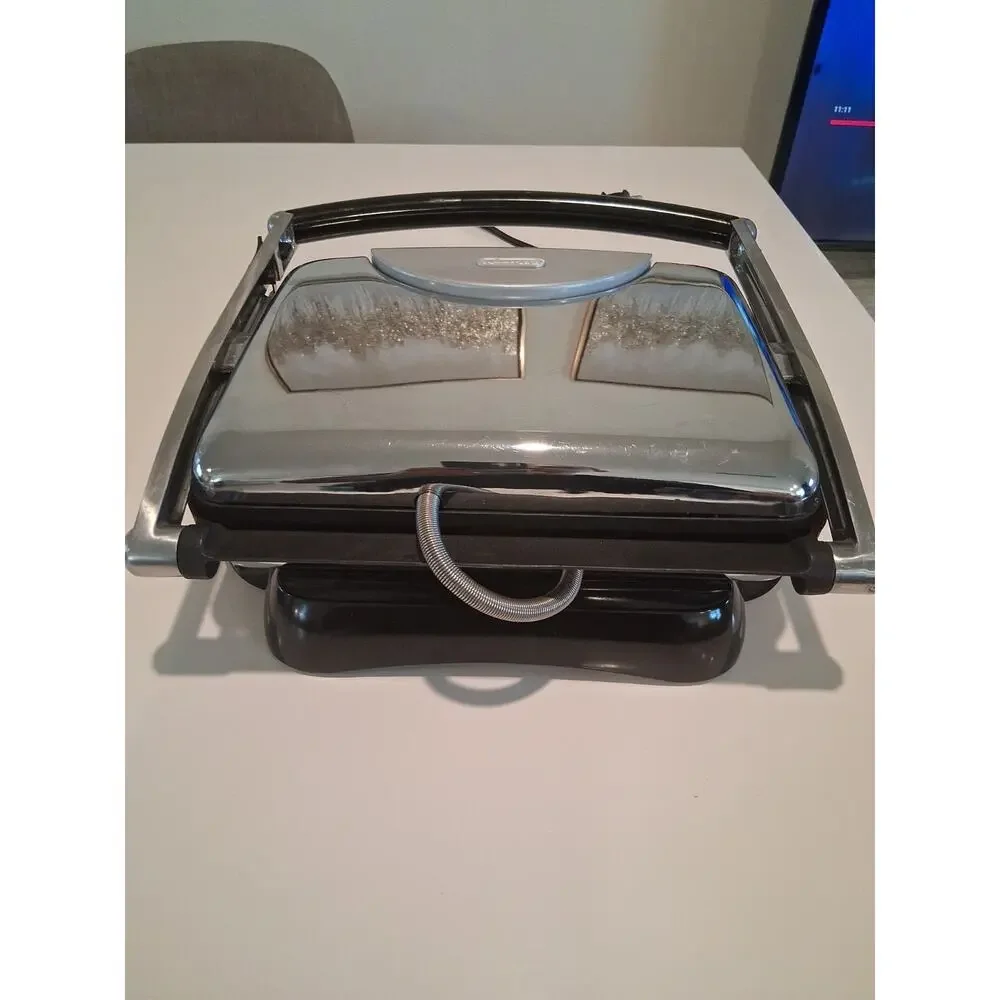 DeLonghi CGH800 Retro Contact Grill Panini Press Stainless Steel Slightly